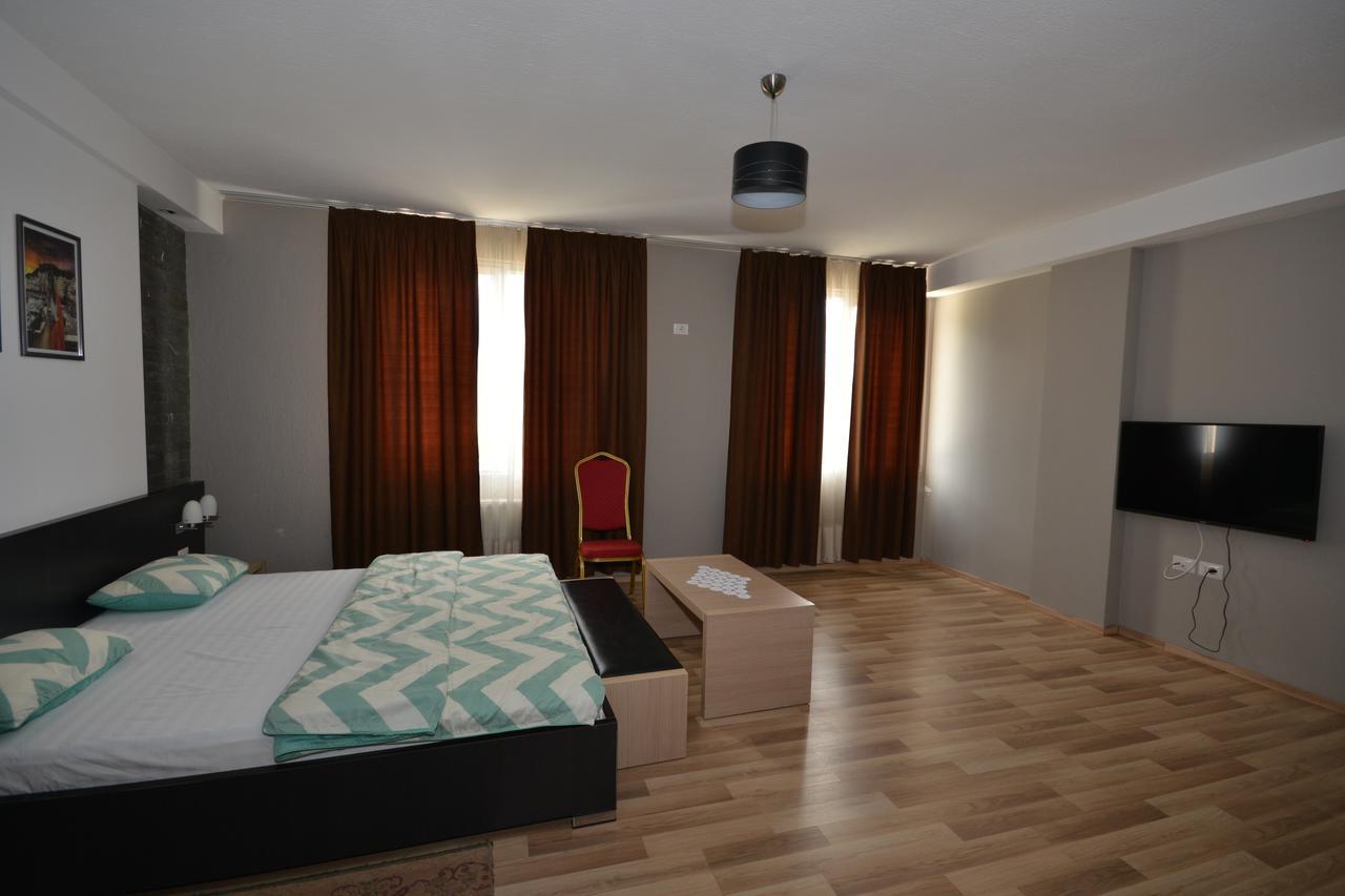 Hotel Veri Peshkopi Экстерьер фото