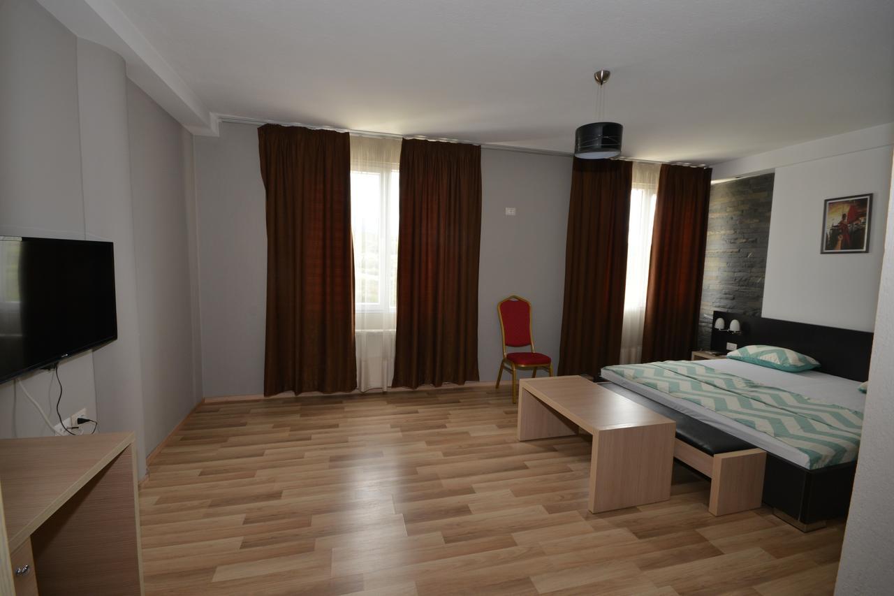 Hotel Veri Peshkopi Экстерьер фото